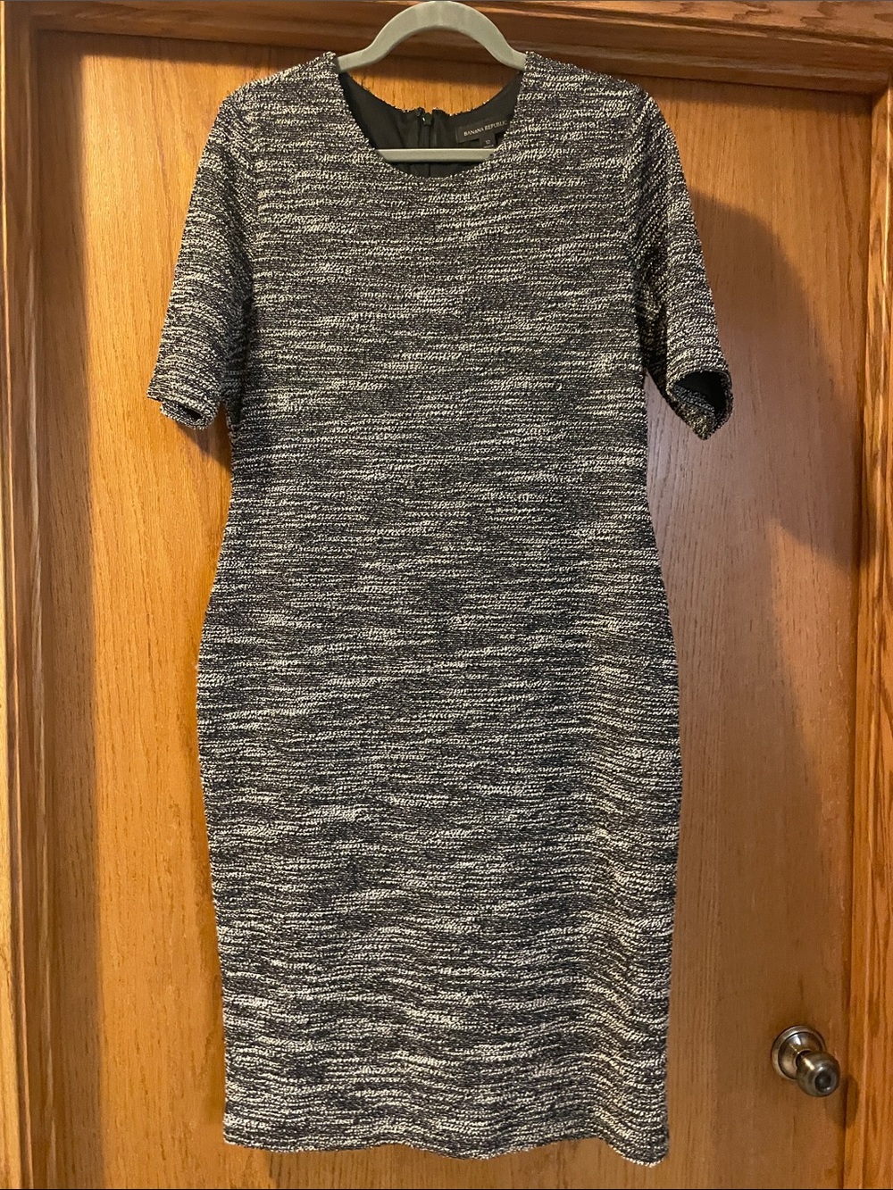 Banana Republic Black and White Textured Midi Sheath Dress L89